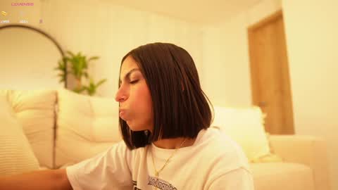 Snapshot of veronica_mendez1 chatting on December 2024 11:18:01 AM Veronica online show from December 2024 11:18:01 AM