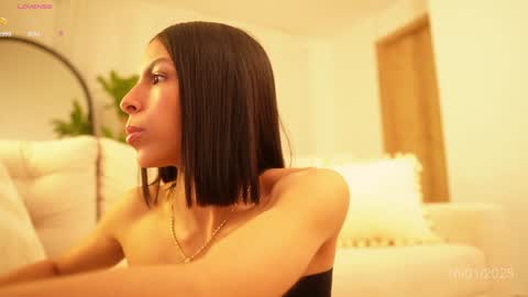 Snapshot of veronica_mendez1 chatting on January 2025 11:15:02 AM Veronica online show from January 2025 11:15:02 AM