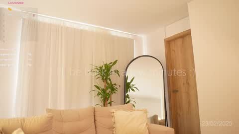 Snapshot of veronica_mendez1 chatting on February 2025 02:04:01 PM Veronica online show from February 2025 02:04:01 PM