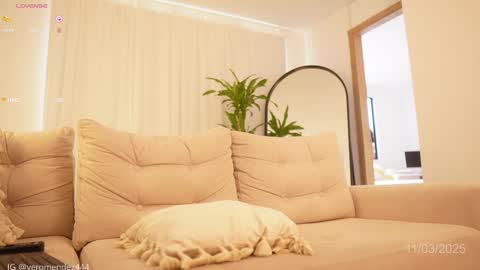 Snapshot of veronica_mendez1 chatting on March 2025 02:40:01 PM Veronica online show from March 2025 02:40:01 PM