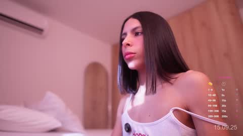 Snapshot of veronica_mendez1 chatting on September 2025 12:49:02 PM Veronica online show from September 2025 12:49:02 PM