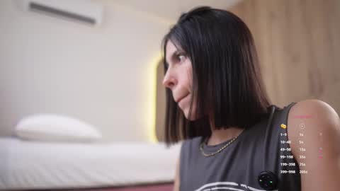 Snapshot of veronica_mendez1 chatting on November 2025 03:34:01 PM Veronica online show from November 2025 03:34:01 PM