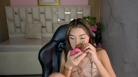 Snapshot of veronicaa_s chatting on May 2026 08:07:02 PM veronicaa_s online show from May 2026 08:07:02 PM