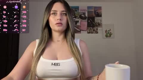 Snapshot of veronika__winslow_ chatting on April 2026 11:44:02 AM Vero online show from April 2026 11:44:02 AM