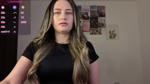 Snapshot of veronika__winslow_ chatting on April 2026 07:52:01 AM Vero online show from April 2026 07:52:01 AM