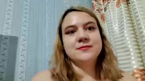 Snapshot of veronikanikaxloves chatting on December 2025 09:31:02 PM VeronikaNikaXloves online show from December 2025 09:31:02 PM