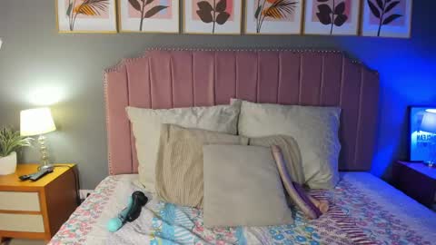 Veronica  online show from March 2025 12:04:02 PM