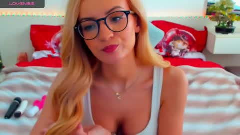 Snapshot of verrasweet4u chatting on February 2025 06:43:02 AM VerraSweet4u online show from February 2025 06:43:02 AM