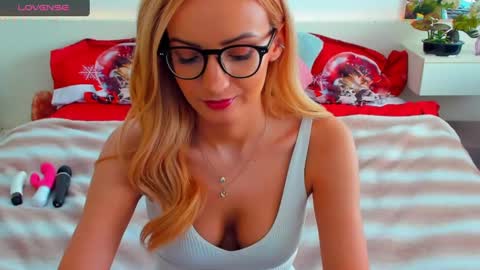 Snapshot of verrasweet4u chatting on February 2025 06:55:01 AM VerraSweet4u online show from February 2025 06:55:01 AM