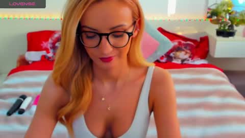 Snapshot of verrasweet4u chatting on February 2025 05:55:02 AM VerraSweet4u online show from February 2025 05:55:02 AM