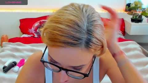 Snapshot of verrasweet4u chatting on March 2025 09:46:02 AM VerraSweet4u online show from March 2025 09:46:02 AM