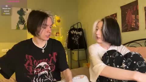 Snapshot of veryraretwins chatting on November 2025 10:44:02 PM veryraretwins online show from November 2025 10:44:02 PM