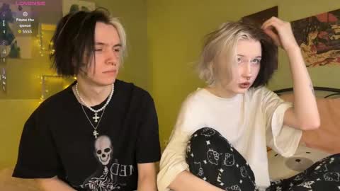 Snapshot of veryraretwins chatting on December 2025 12:48:01 AM veryraretwins online show from December 2025 12:48:01 AM