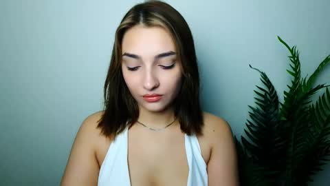 Ana online show from November 2025 08:23:02 PM