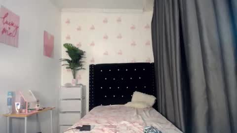 Snapshot of vexin_paxley chatting on April 2026 02:18:02 PM vexin_paxley online show from April 2026 02:18:02 PM