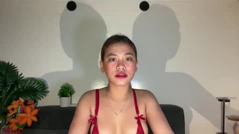 Snapshot of via_olala chatting on November 2025 07:15:02 PM via_olala online show from November 2025 07:15:02 PM