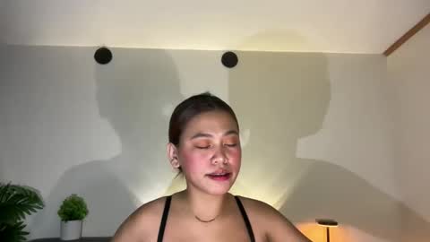 Snapshot of via_olala chatting on November 2025 06:08:02 PM via_olala online show from November 2025 06:08:02 PM