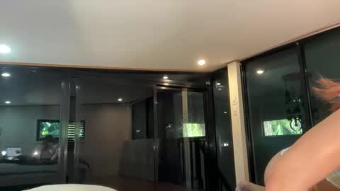 Snapshot of via_olala chatting on November 2025 07:31:02 AM via_olala online show from November 2025 07:31:02 AM