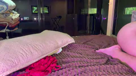 Snapshot of via_olala chatting on November 2025 06:58:02 AM via_olala online show from November 2025 06:58:02 AM