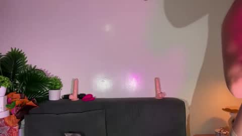 Snapshot of via_olala chatting on November 2025 06:41:02 PM via_olala online show from November 2025 06:41:02 PM