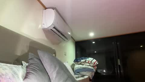 Snapshot of via_olala chatting on December 2025 08:09:02 AM via_olala online show from December 2025 08:09:02 AM