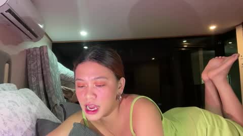 Snapshot of via_olala chatting on December 2025 04:19:02 AM via_olala online show from December 2025 04:19:02 AM