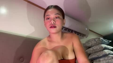 Snapshot of via_olala chatting on February 2026 07:47:02 AM via_olala online show from February 2026 07:47:02 AM