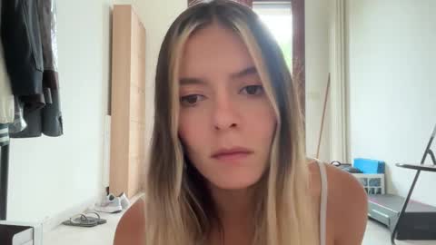 Snapshot of viajemos chatting on June 2026 09:00:02 AM papichulo y mamichula online show from June 2026 09:00:02 AM