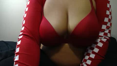 Snapshot of vibe_xxxo chatting on January 2026 02:36:02 AM vibe_xxxo online show from January 2026 02:36:02 AM