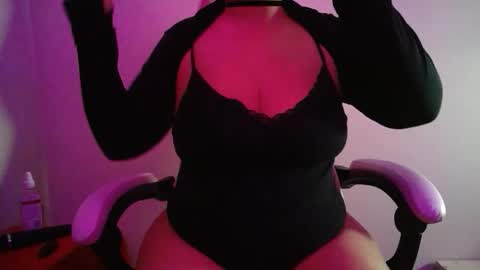 Snapshot of vibe_xxxo chatting on March 2026 06:14:01 AM vibe_xxxo online show from March 2026 06:14:01 AM