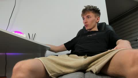 vibemygirl online show from December 2024 12:28:02 PM