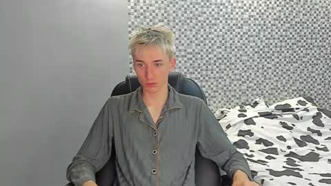 vibemygirl online show from September 2025 12:06:01 PM