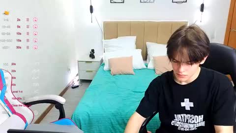 Snapshot of vibetwinkle chatting on May 2026 09:14:01 AM vibetwinkle online show from May 2026 09:14:01 AM