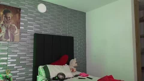 Victor cardenas online show from February 2025 08:50:01 PM