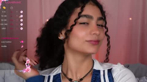 Snapshot of vicky_curly chatting on October 2025 03:04:01 AM vicky_curly online show from October 2025 03:04:01 AM