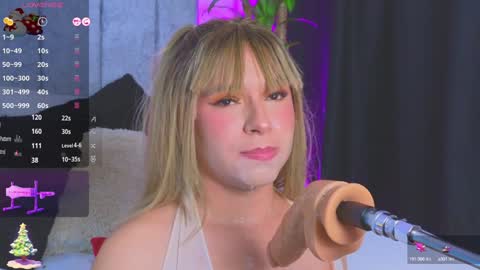 Snapshot of vicky_hot_x chatting on December 2024 01:53:02 AM online show from December 2024 01:53:02 AM