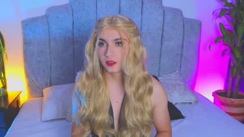 Snapshot of vicky_hot_x chatting on January 2025 06:22:02 AM online show from January 2025 06:22:02 AM