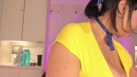 Snapshot of vicky_ruiz chatting on November 2025 12:09:02 PM V I C K Y online show from November 2025 12:09:02 PM