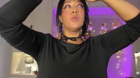 Snapshot of vicky_ruiz chatting on December 2025 12:14:02 PM V I C K Y online show from December 2025 12:14:02 PM