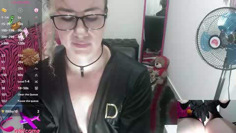 Valentina online show from November 2025 07:48:02 PM