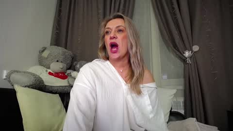 victoria50 online show from December 2024 09:22:01 PM