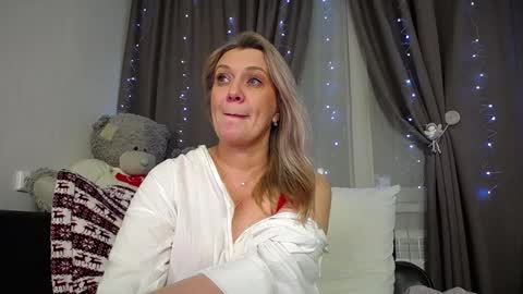 victoria50 online show from December 2024 08:14:02 PM