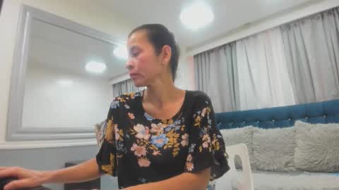 Victoria  grey  online show from April 2026 08:04:01 PM