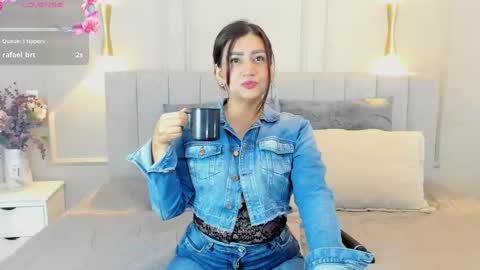 victoria  online show from November 2025 07:36:02 PM