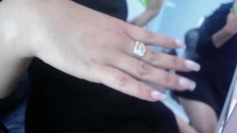 Victoria online show from November 2025 01:02:01 PM