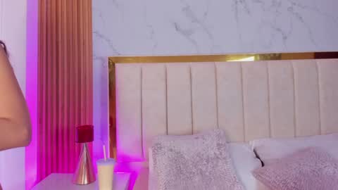  Victoria Lozano  online show from December 2024 12:11:01 PM