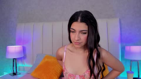  Victoria Lozano  online show from December 2024 12:40:02 PM