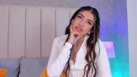  Victoria Lozano  online show from December 2024 12:56:02 PM