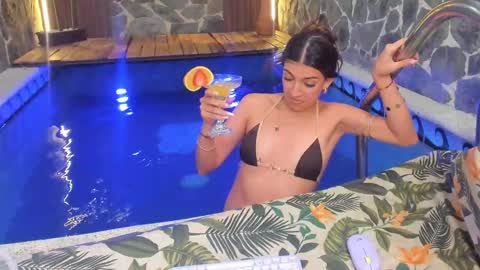  Victoria Lozano  online show from January 2025 04:47:01 PM