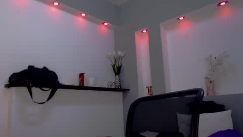 Snapshot of victoria_kitt chatting on September 2025 03:44:01 PM victoria_kitt online show from September 2025 03:44:01 PM